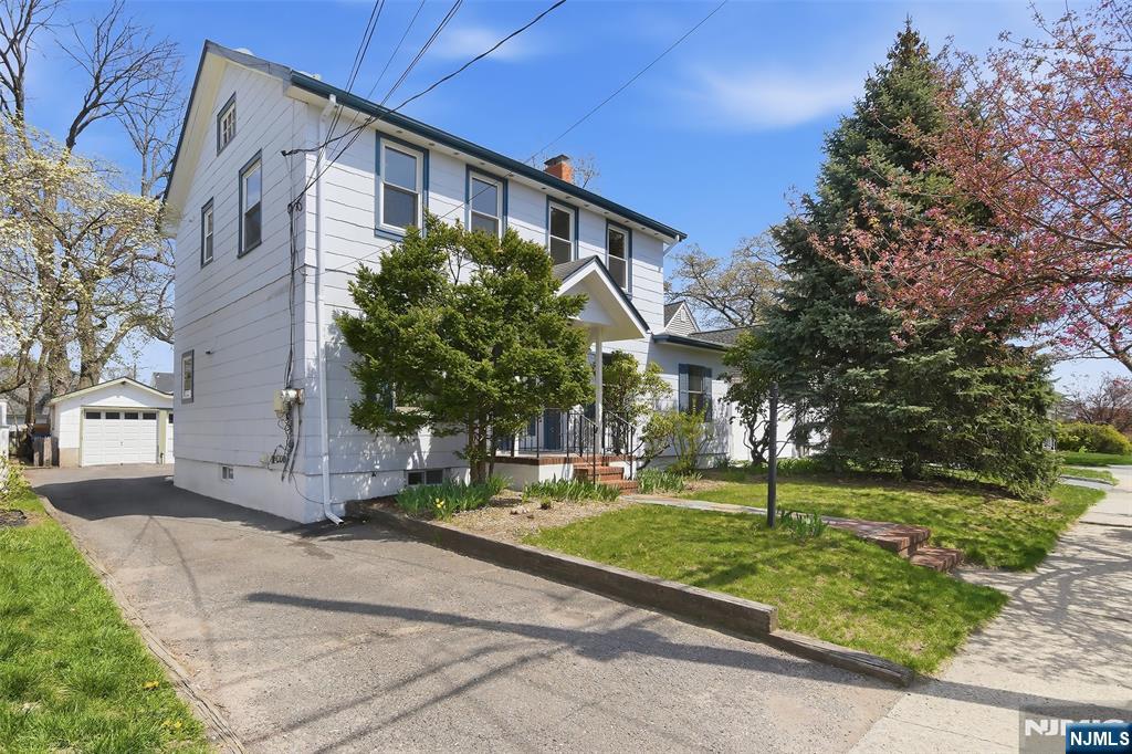 64 Davis Avenue Hackensack, NJ 07601 - Photo 2 of 33