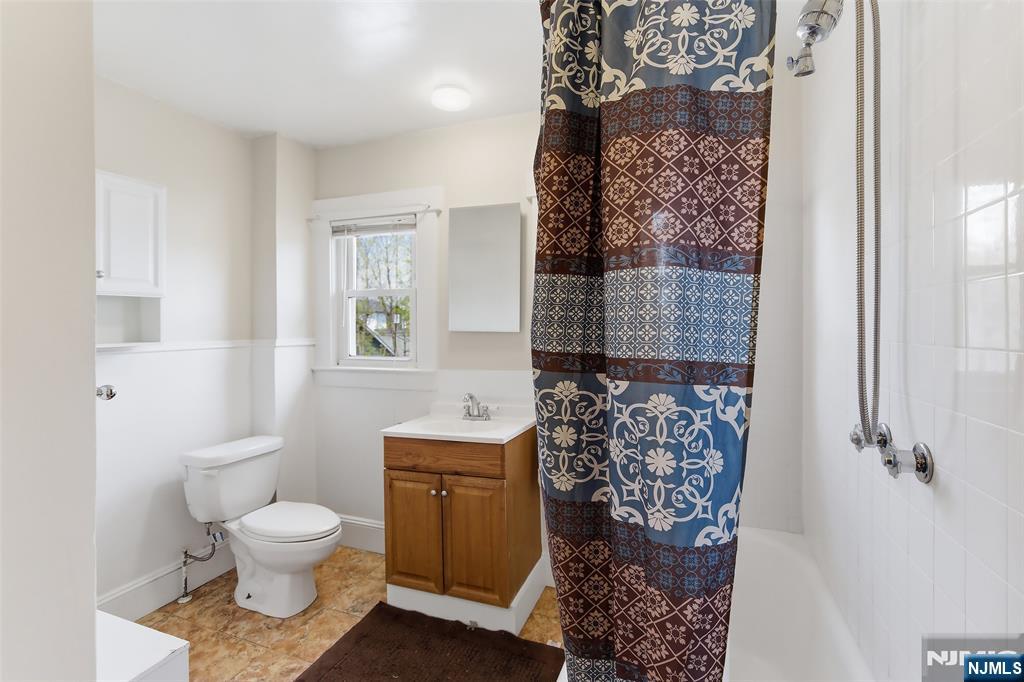 64 Davis Avenue Hackensack, NJ 07601 - Photo 27 of 33