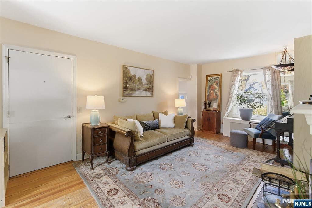 64 Davis Avenue Hackensack, NJ 07601 - Photo 4 of 33