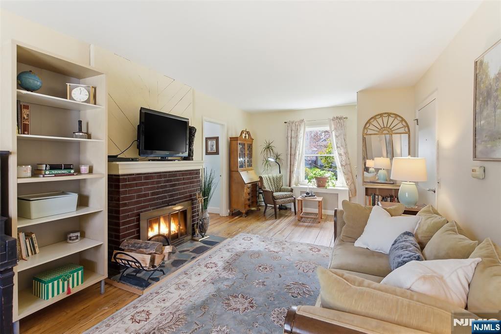 64 Davis Avenue Hackensack, NJ 07601 - Photo 5 of 33