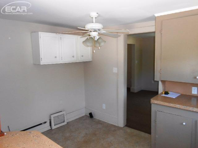 336 North McKinley Road Flushing, MI 48433 - Photo 4 of 27 21192592-3.JPG