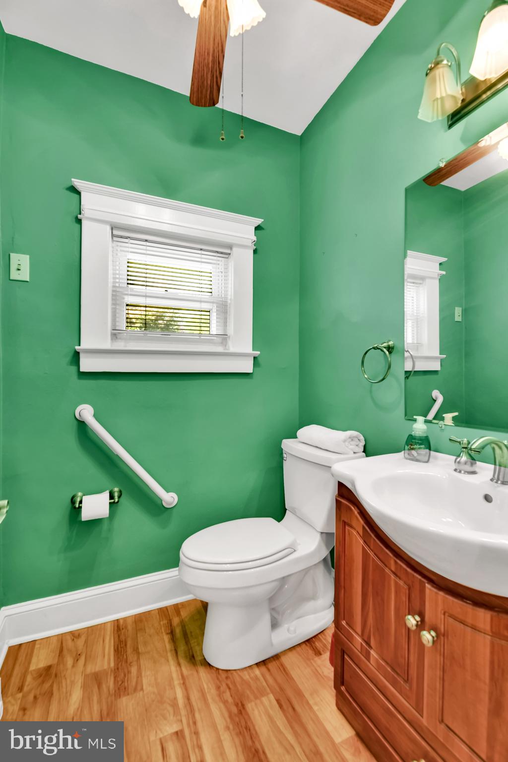 420 Westgate Road Baltimore, MD 21229 - Photo 14 of 30 Main level 1/2 bath!