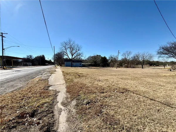 $70,000 | 221 Williams Street, Marlin, TX 76661