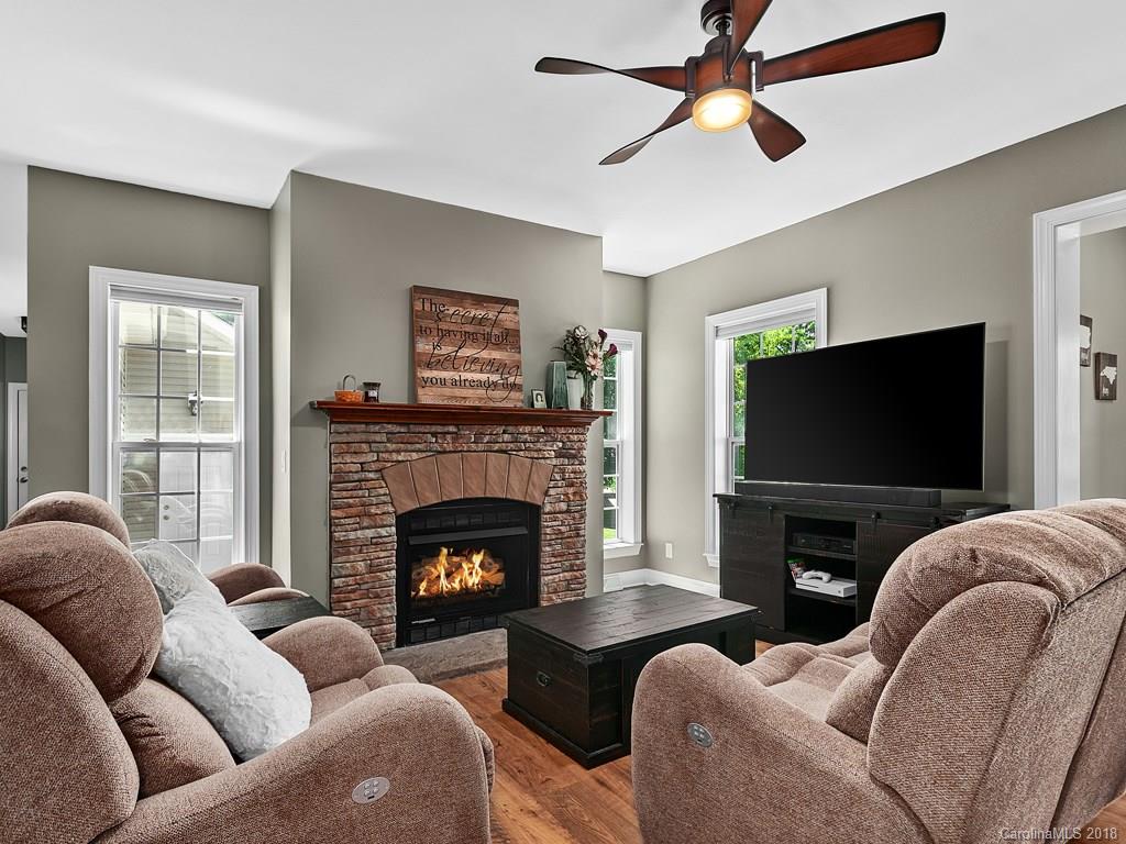 405 Loop Road Clyde, NC 28721 - Photo 2 of 12