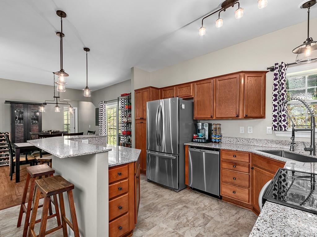 405 Loop Road Clyde, NC 28721 - Photo 4 of 12
