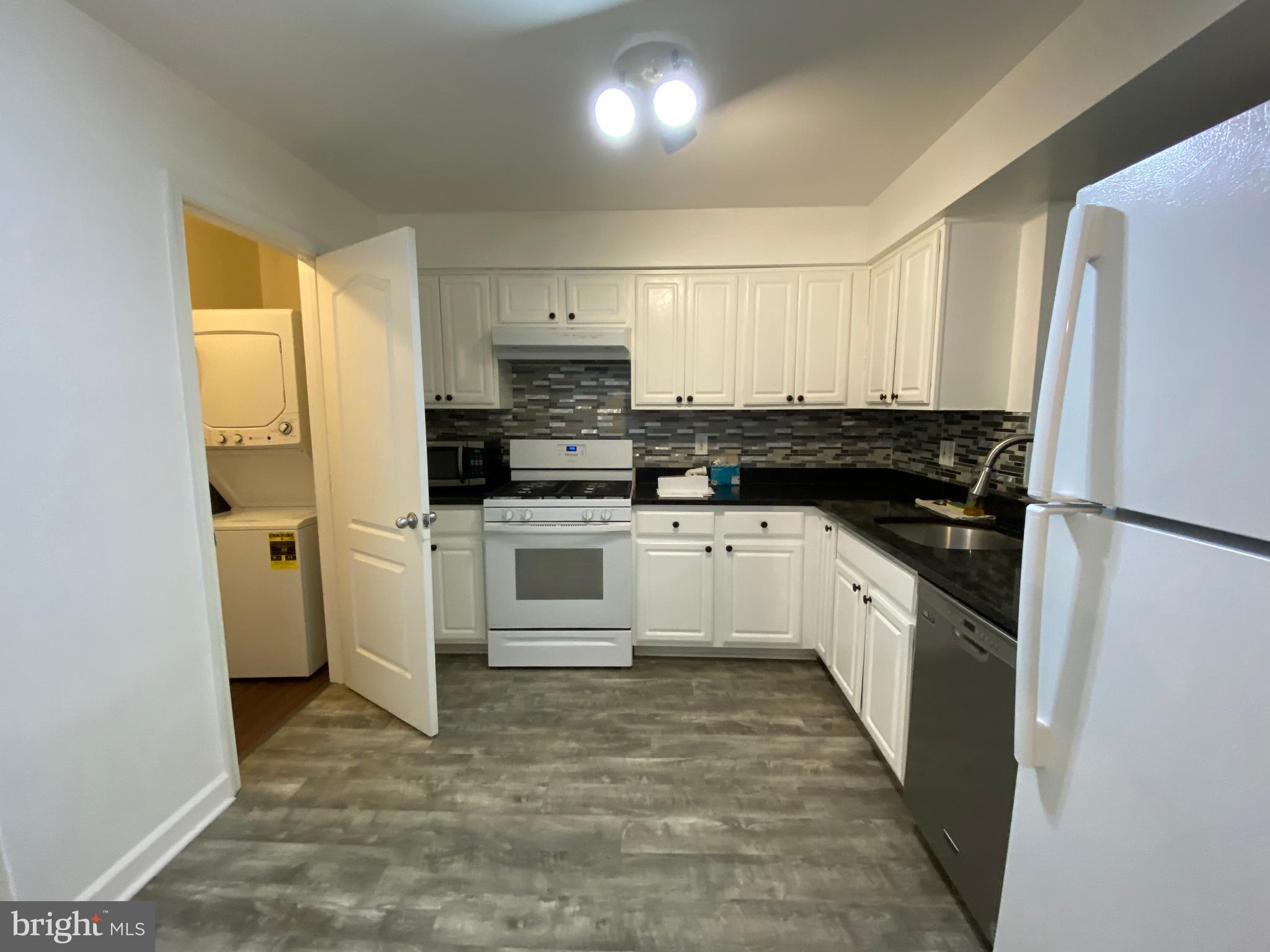 3815 Chesterwood Drive Silver Spring, MD 20906 - Photo 7 of 19 kitchen