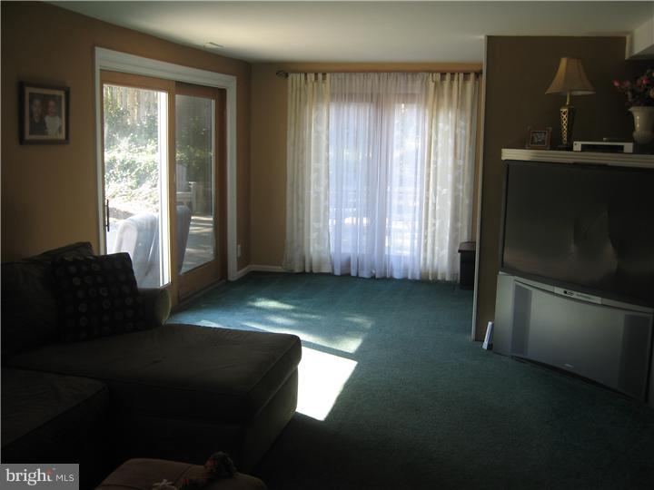 116 Greycourt Road Philadelphia, PA 19115 - Photo 9 of 18 Living Room