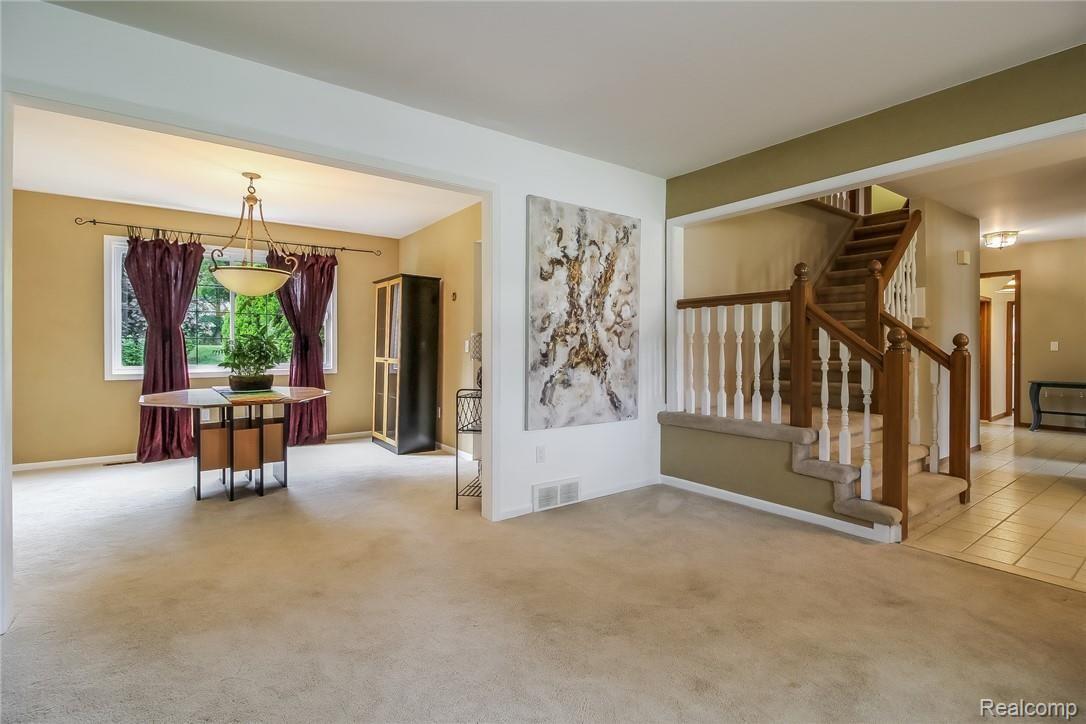 1369 Lomas Verdes Rochester, MI 48306 - Photo 6 of 41 004-photo-living-room-6260509.jpg