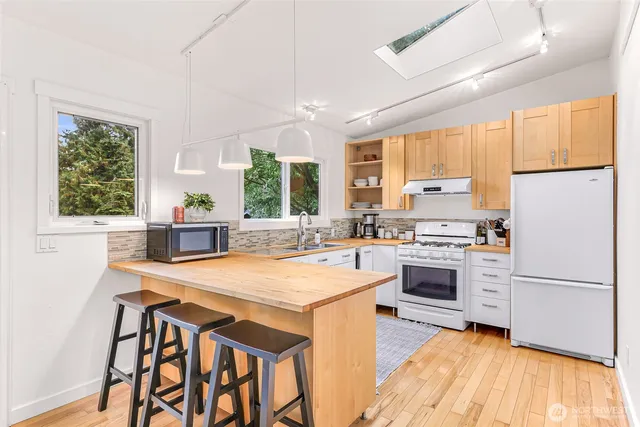 $434,900 | 2920 Cedar Avenue, Lummi Island, WA 98262