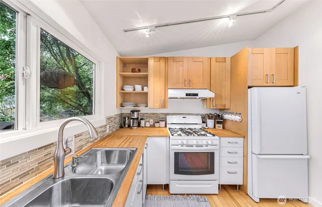 $434,900 | 2920 Cedar Avenue, Lummi Island, WA 98262