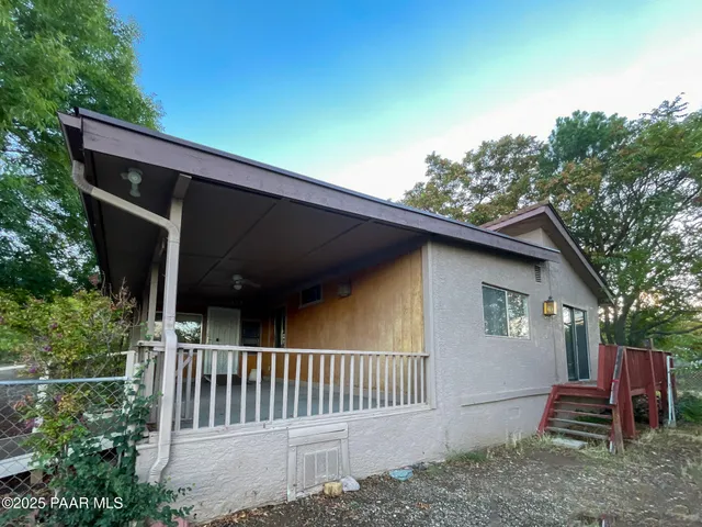 a view of a house with a backyard