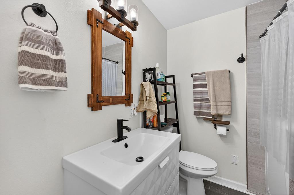 6212 Wildomar Way Carmichael, CA 95608 - Photo 17 of 40