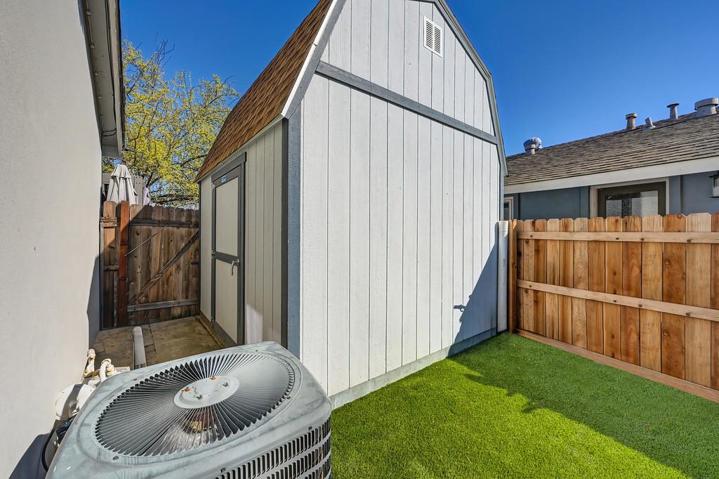 6212 Wildomar Way Carmichael, CA 95608 - Photo 28 of 40