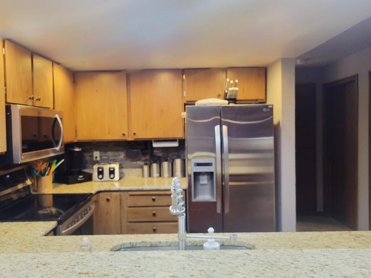 407 South Vasels Road, Unit 17 Brian Head, UT 84719 - Photo 7 of 49 Kitchen2