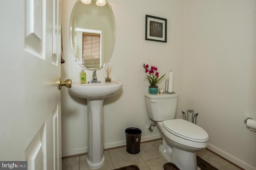 1200 Farmington Avenue Accokeek, MD 20607 - Photo 4 of 25 Powder Room near Main Entrance