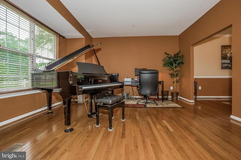 1200 Farmington Avenue Accokeek, MD 20607 - Photo 5 of 25 Living Room - Study/Office