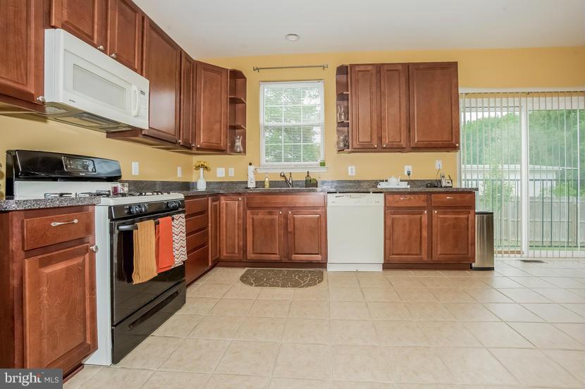 1200 Farmington Avenue Accokeek, MD 20607 - Photo 9 of 25 Spacious Kitchen