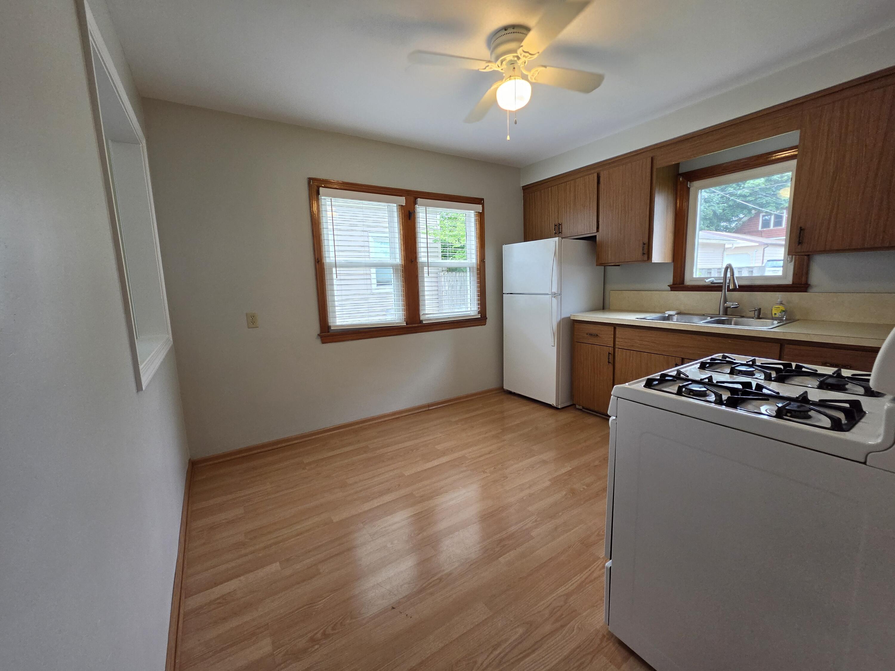3265 South Burrell Street Milwaukee, WI 53207 - Photo 30 of 39 Kitchen