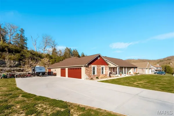 $515,000 | 3275 Echo Lake Drive, Byrnes Mill, MO 63025