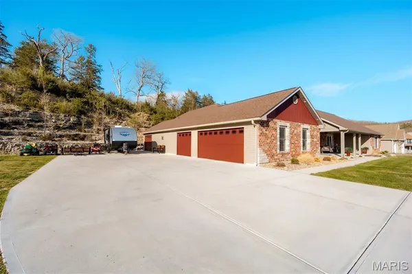 $515,000 | 3275 Echo Lake Drive, Byrnes Mill, MO 63025