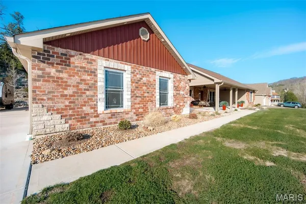 $515,000 | 3275 Echo Lake Drive, Byrnes Mill, MO 63025