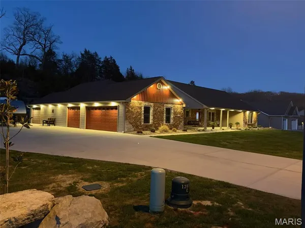 $515,000 | 3275 Echo Lake Drive, Byrnes Mill, MO 63025