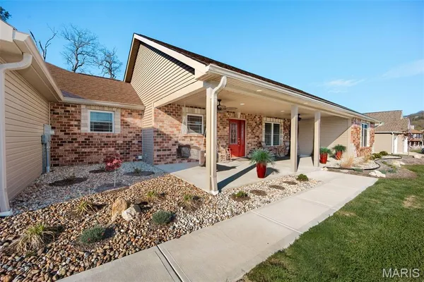 $515,000 | 3275 Echo Lake Drive, Byrnes Mill, MO 63025