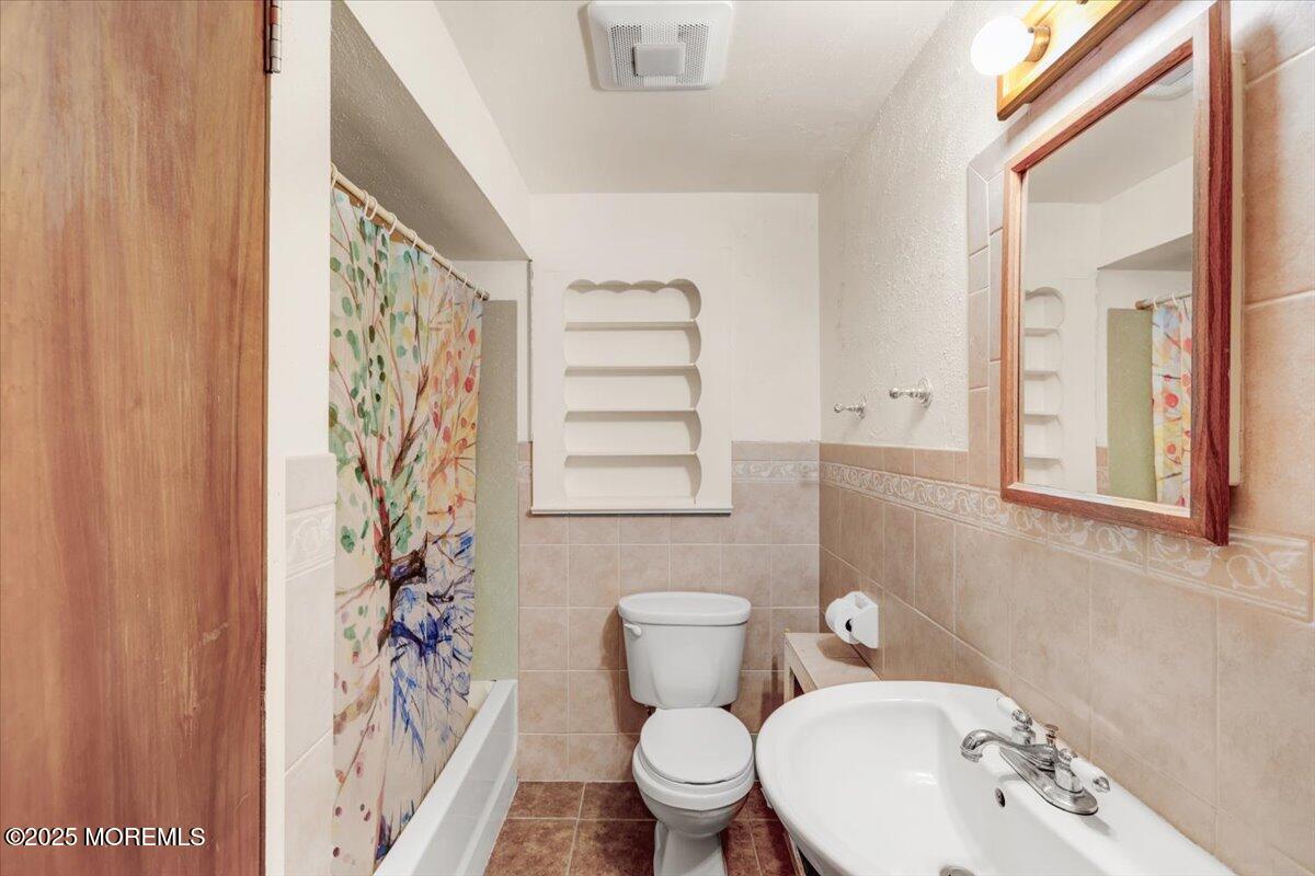 100 Monmouth Road Freehold, NJ 07728 - Photo 15 of 27 15-Bathroom