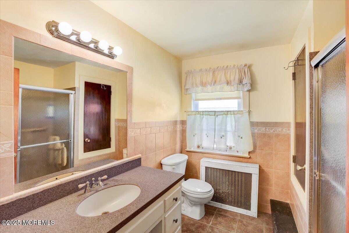 100 Monmouth Road Freehold, NJ 07728 - Photo 17 of 27 17-Bathroom