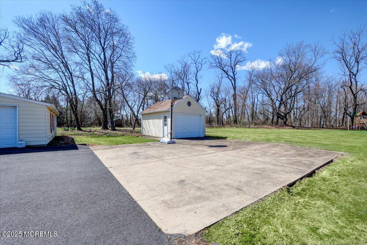 100 Monmouth Road Freehold, NJ 07728 - Photo 24 of 27 24-Patio