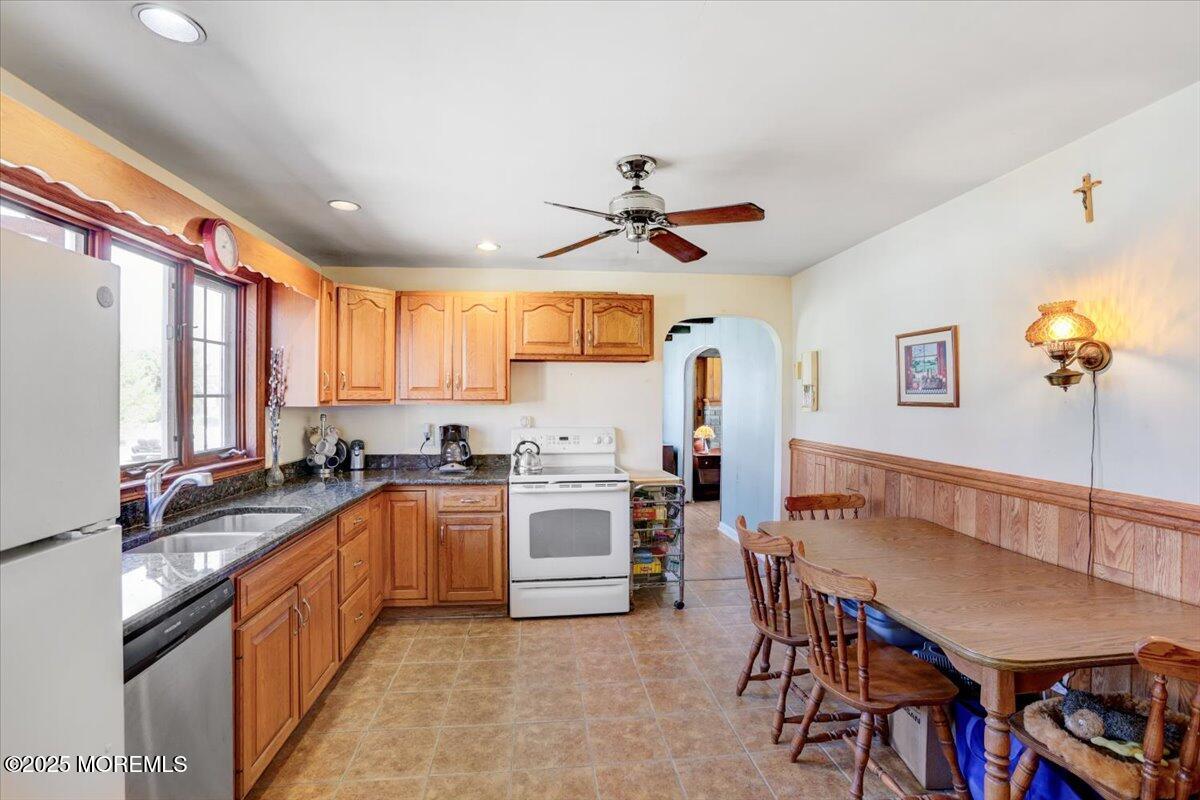 100 Monmouth Road Freehold, NJ 07728 - Photo 7 of 27 07-Kitchen