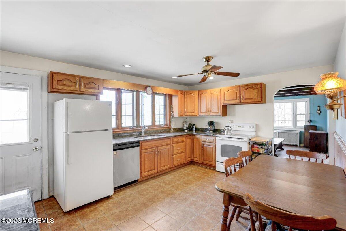 100 Monmouth Road Freehold, NJ 07728 - Photo 8 of 27 08-Kitchen