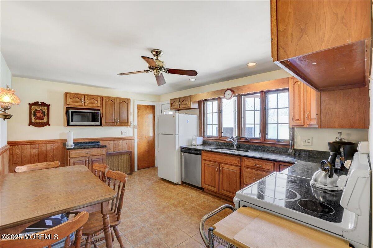 100 Monmouth Road Freehold, NJ 07728 - Photo 9 of 27 09-Kitchen