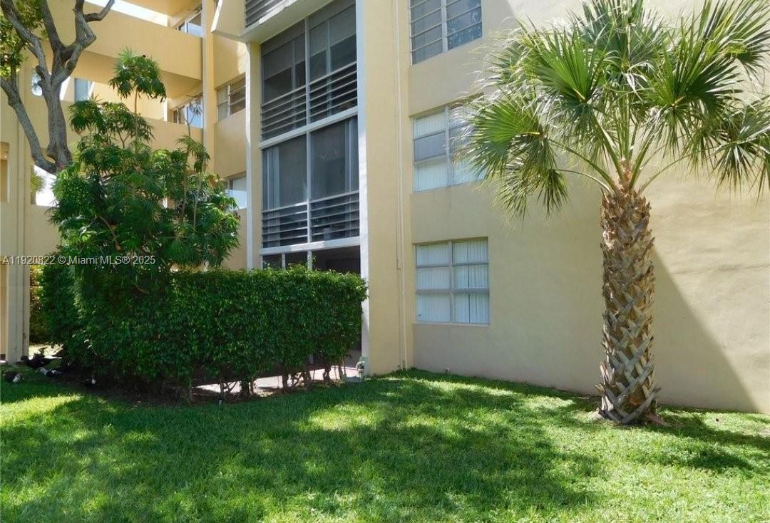 922 Northeast 199th Street, Unit 1D Miami, FL 33179 - Photo 2 of 25