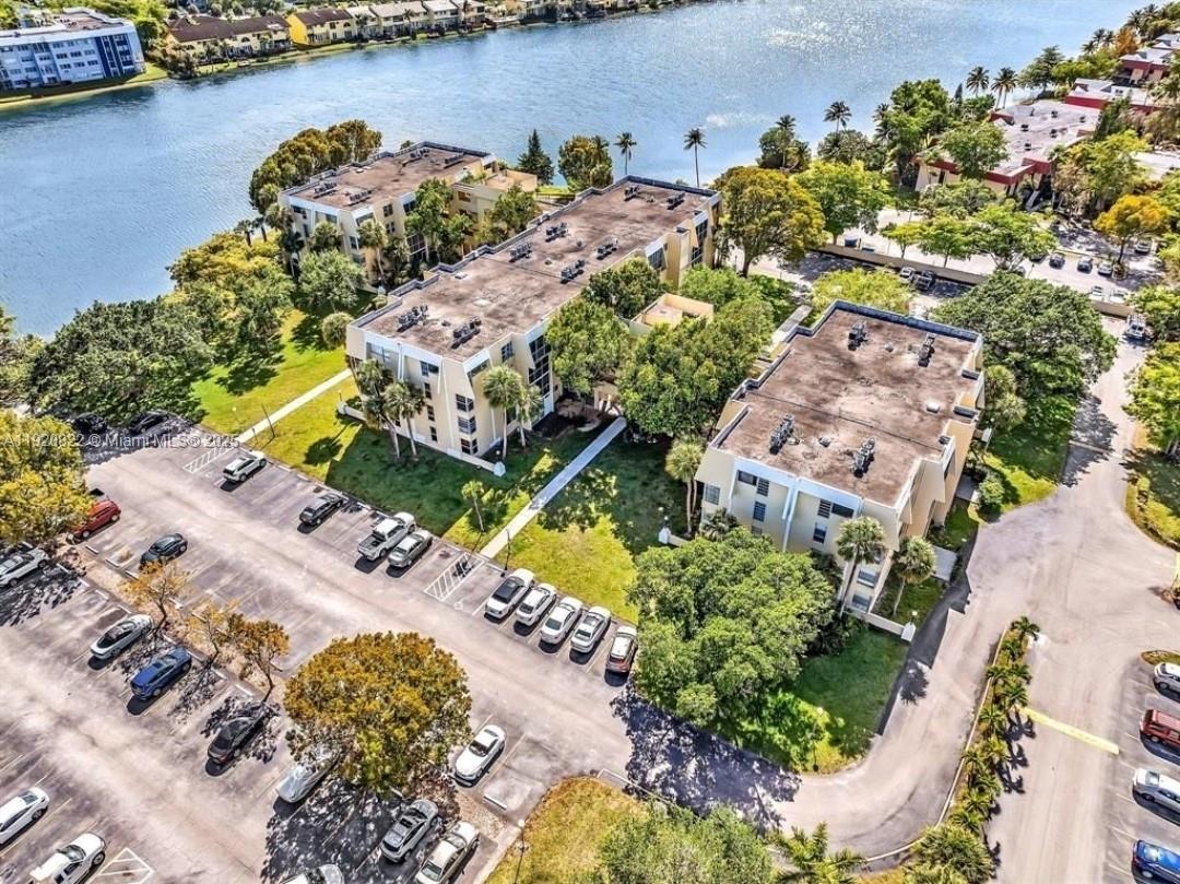 922 Northeast 199th Street, Unit 1D Miami, FL 33179 - Photo 4 of 25