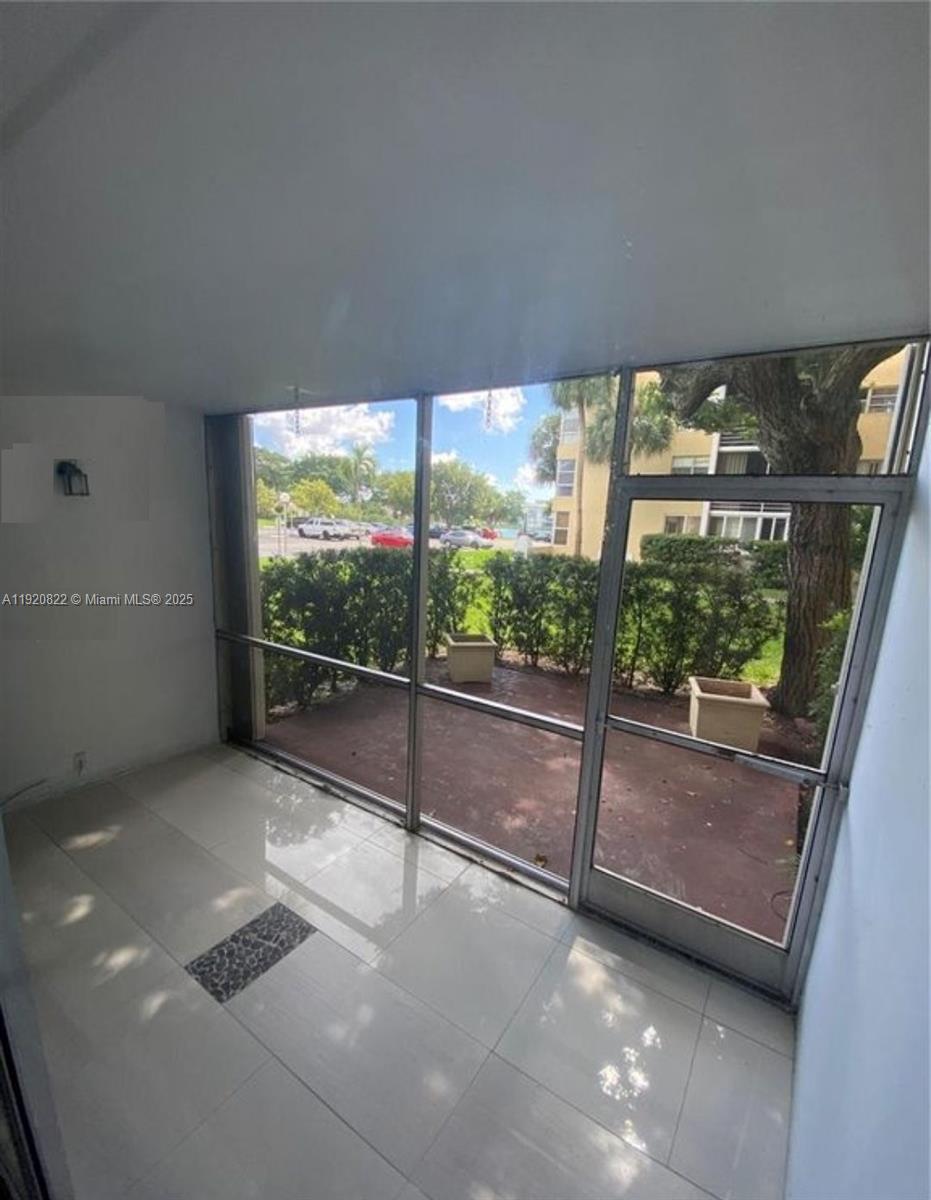 922 Northeast 199th Street, Unit 1D Miami, FL 33179 - Photo 10 of 25