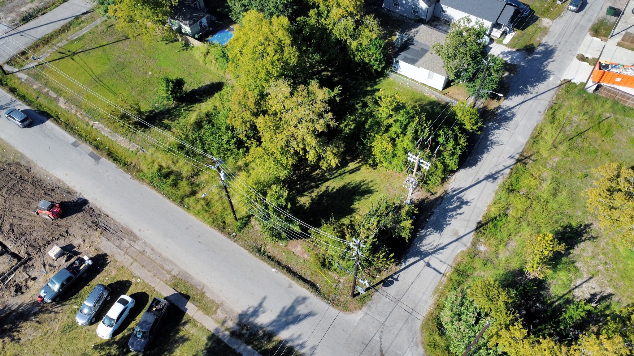 3340 Sampson Street Houston, TX 77004 - Photo 12 of 14 a view of a garden with plants