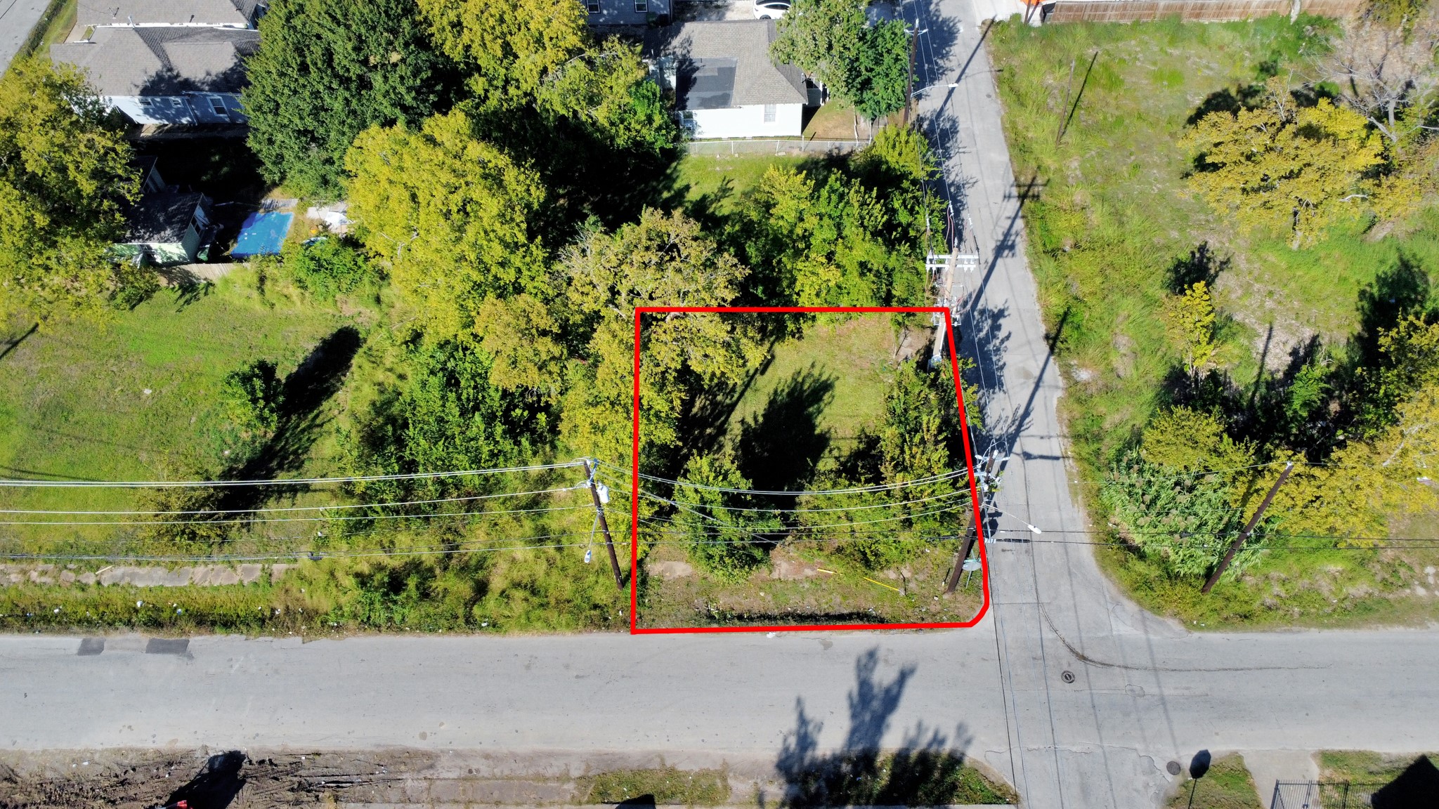 3340 Sampson Street Houston, TX 77004 - Photo 2 of 14 an aerial view of a yard with a fountain