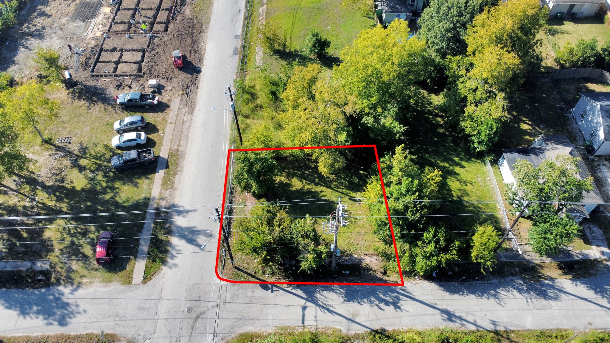 3340 Sampson Street Houston, TX 77004 - Photo 8 of 14 a view of a garden with flowers