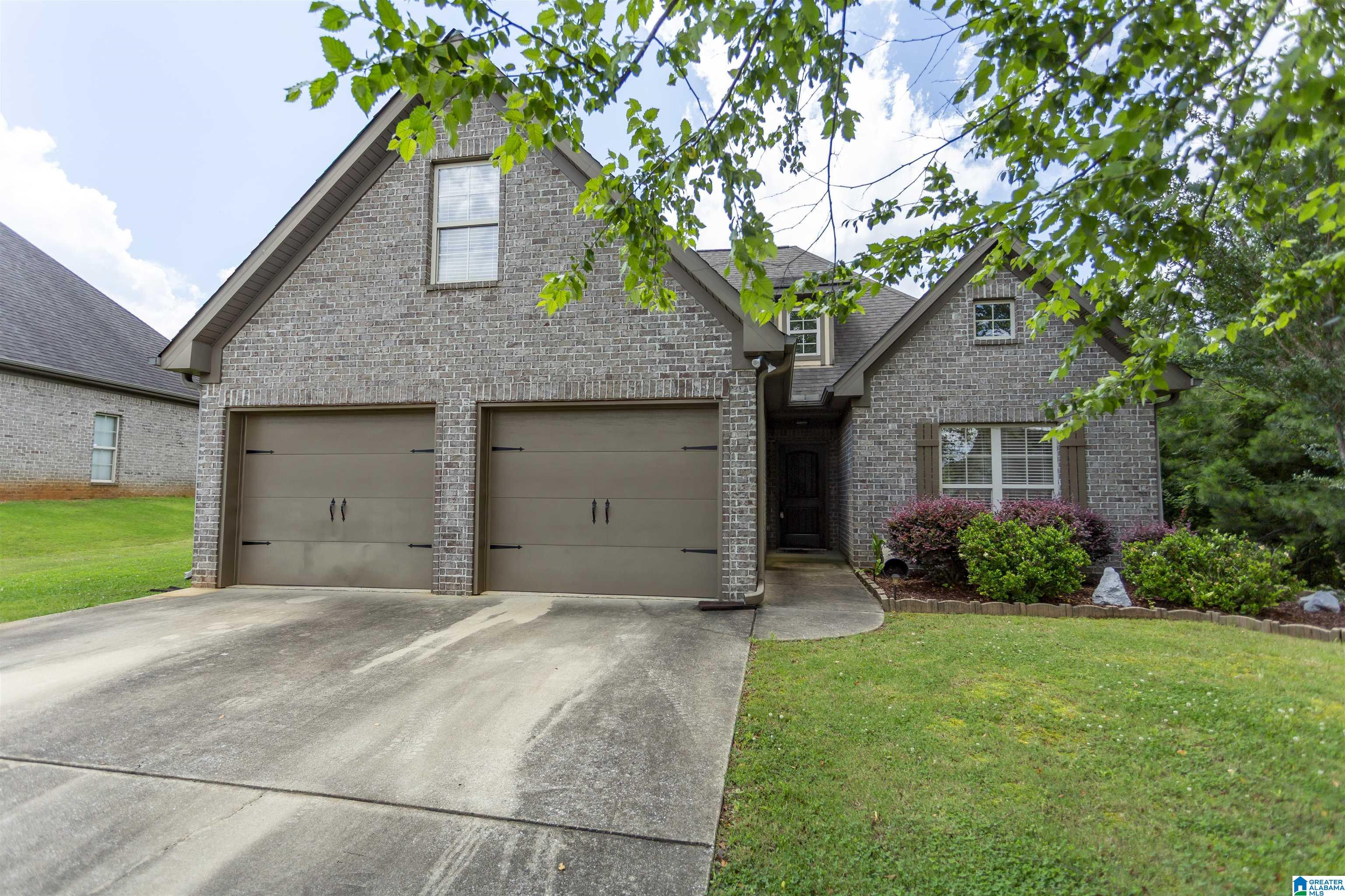 321 Lacey Avenue Alabaster, AL 35114 - Photo 3 of 32