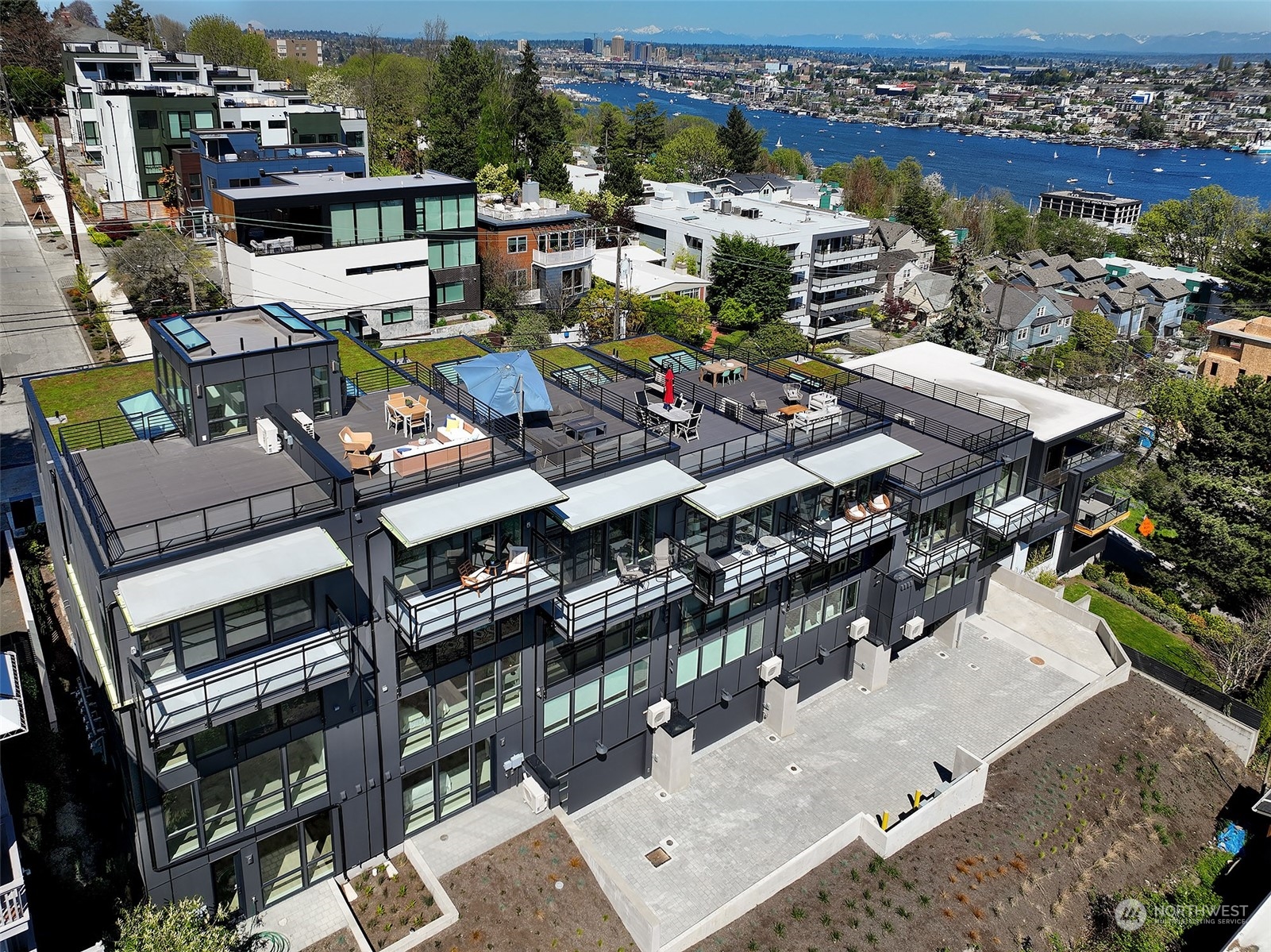 509 Galer Street Seattle, WA 98109 - Photo 39 of 40 an aerial view