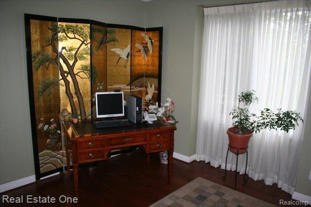 434 Springview Drive Rochester, MI 48307 - Photo 5 of 17 living rm.JPG