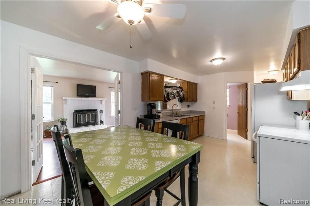 1642 Dancer Drive Rochester Hills, MI 48307 - Photo 6 of 35