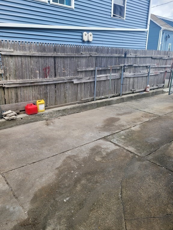 161 John Street Fall River, MA 02721 - Photo 4 of 33