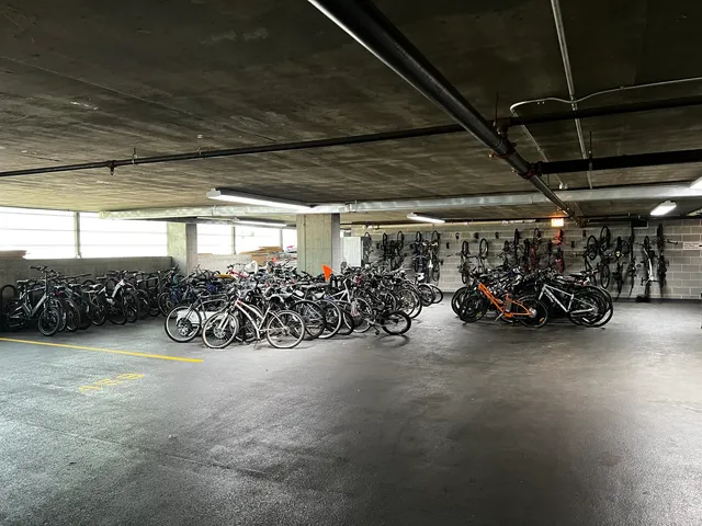 $2,600 | 9655 Woods Drive, Unit 1405, Skokie, IL 60077