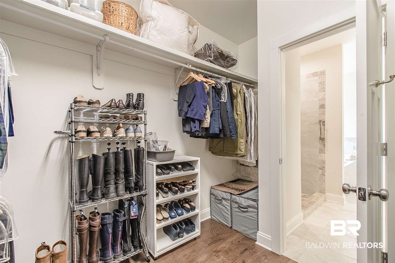 252 Hawthorne Circle Fairhope, AL 36532 - Photo 26 of 46 Master walk in closet