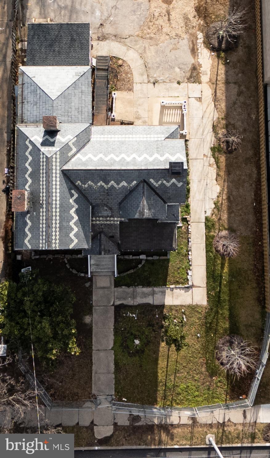 317 East Patapsco Avenue Baltimore, MD 21225 - Photo 4 of 36 Charming home with unique architectural details.