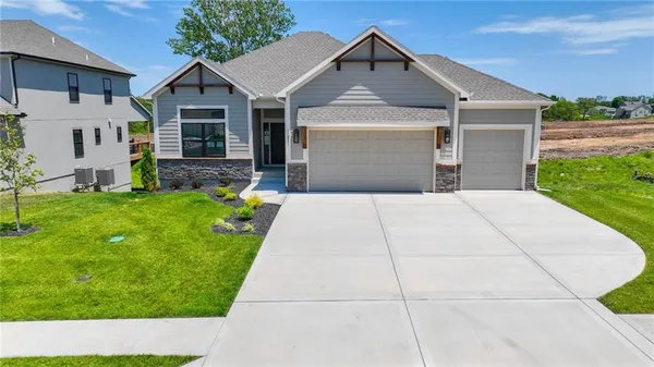 $640,000 | 10511 North Liberty Street, Kansas City, MO 64155