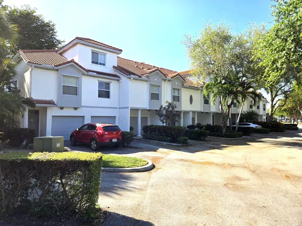 $3,200 | 2024 Alta Meadows Lane, Unit 808, Delray Beach, FL 33444