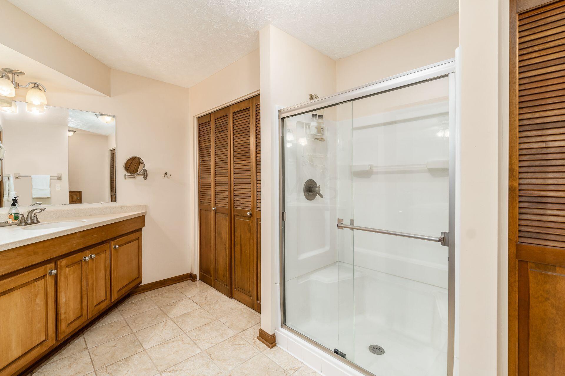 1480 Windham Road Columbus, OH 43220 - Photo 45 of 79 Owner's bathroom